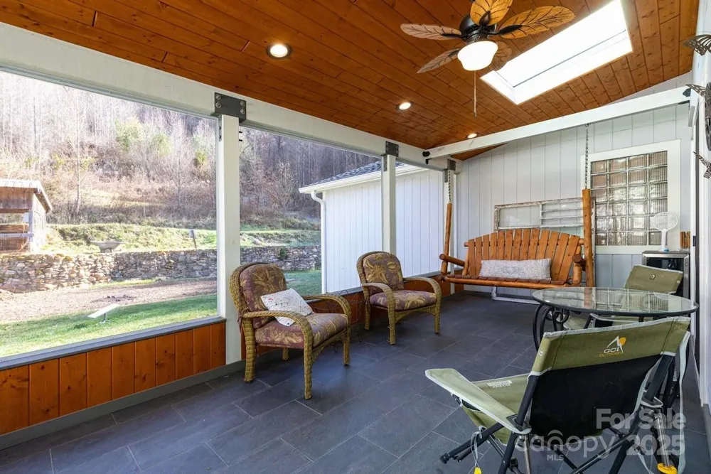 2888 Beaverdam Road Canton, NC 28716