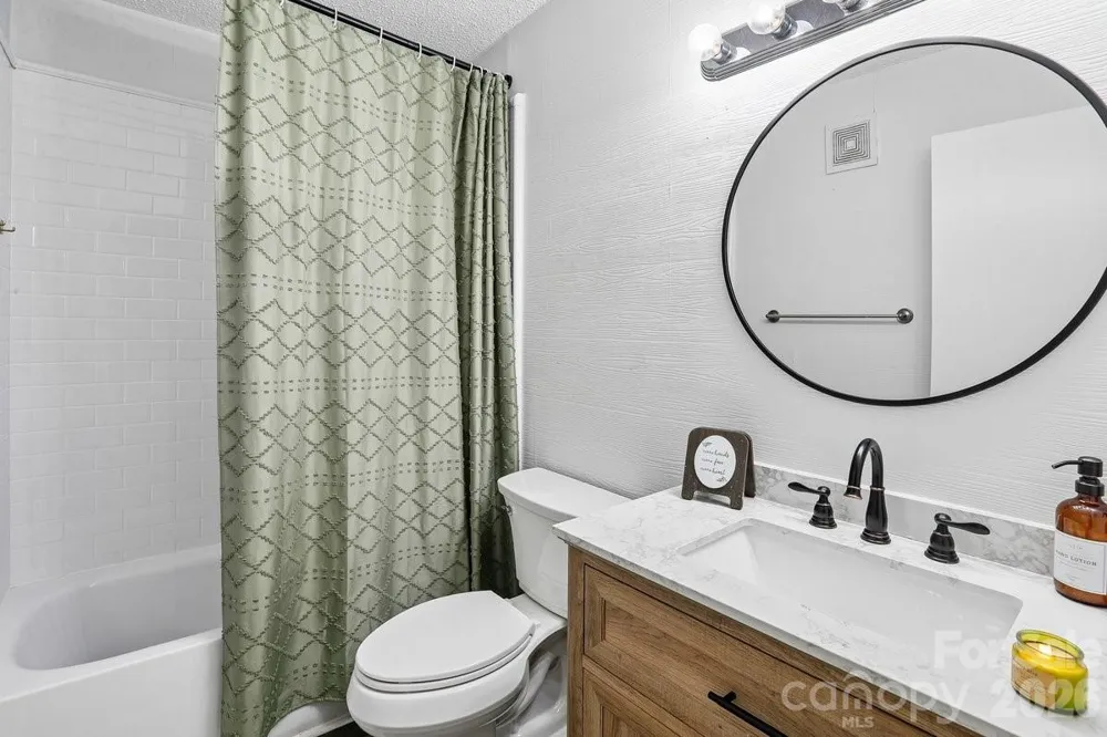 1300 Larchmont Place #303 Salisbury, NC 28144