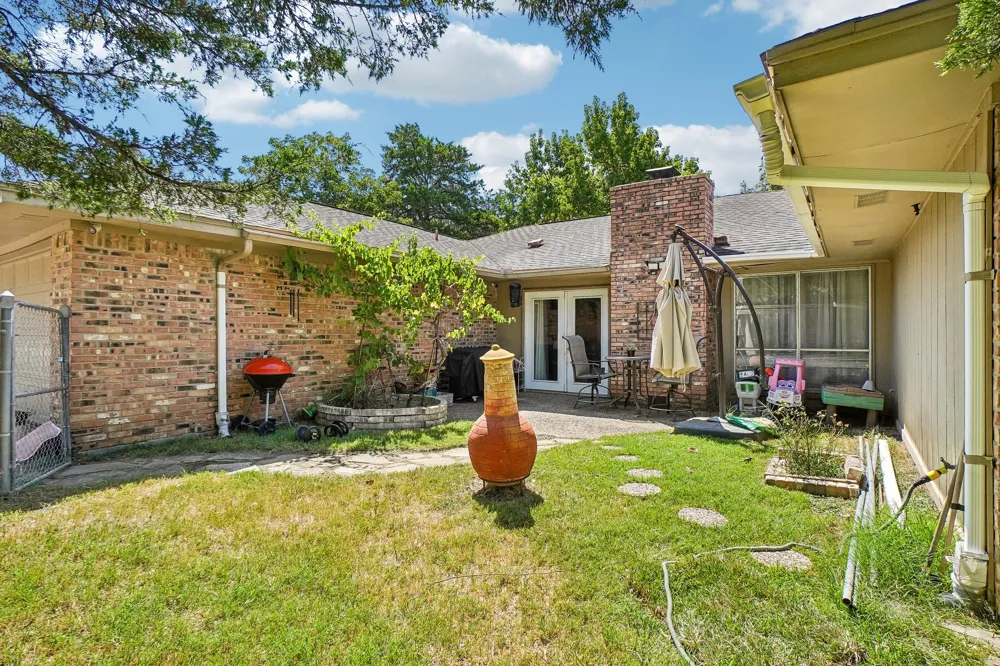 335 Robin Hill Lane Duncanville, TX 75137