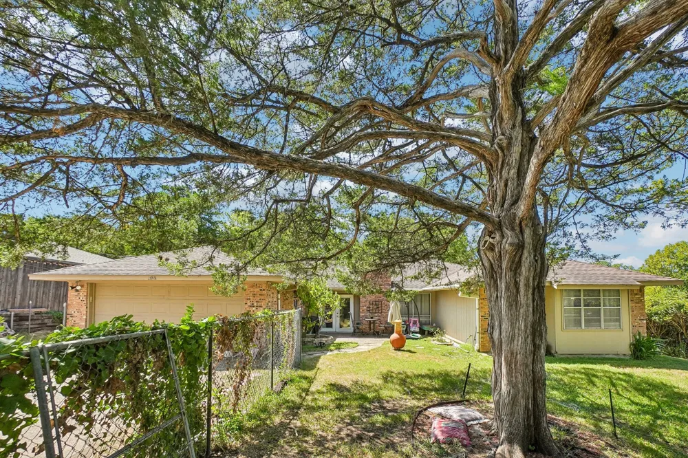 335 Robin Hill Lane Duncanville, TX 75137