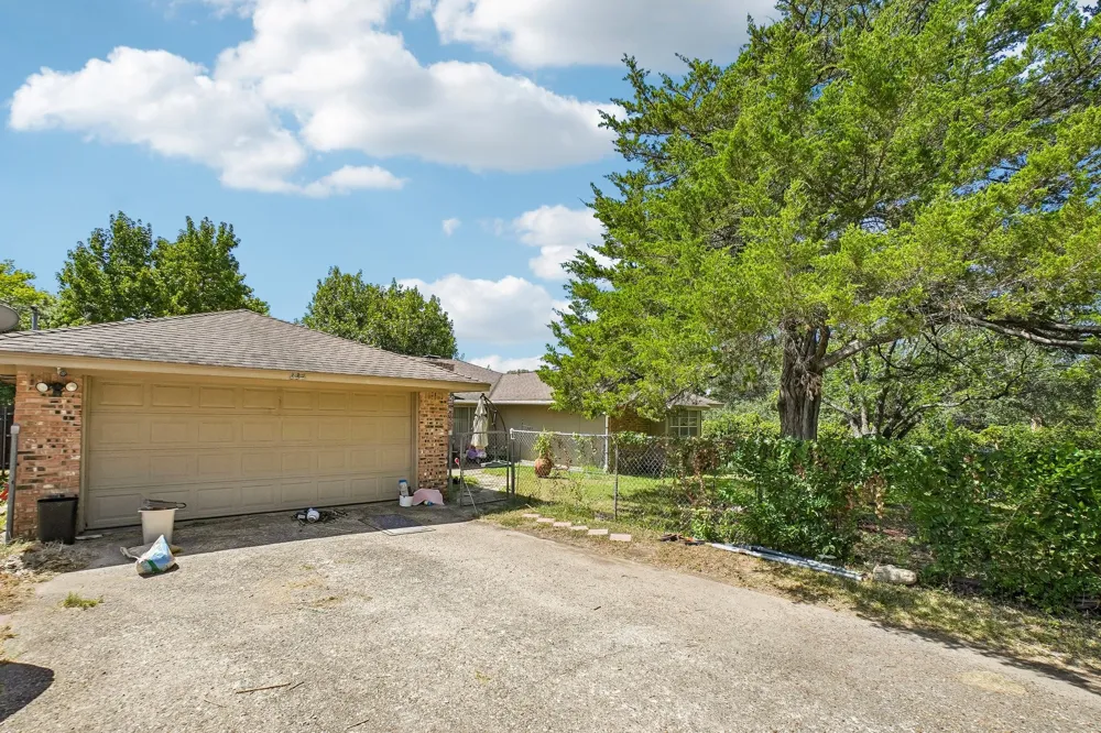 335 Robin Hill Lane Duncanville, TX 75137