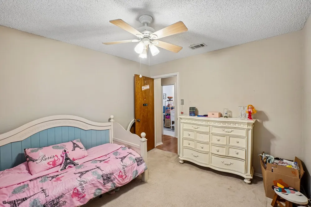 335 Robin Hill Lane Duncanville, TX 75137