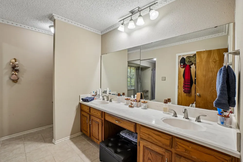 335 Robin Hill Lane Duncanville, TX 75137