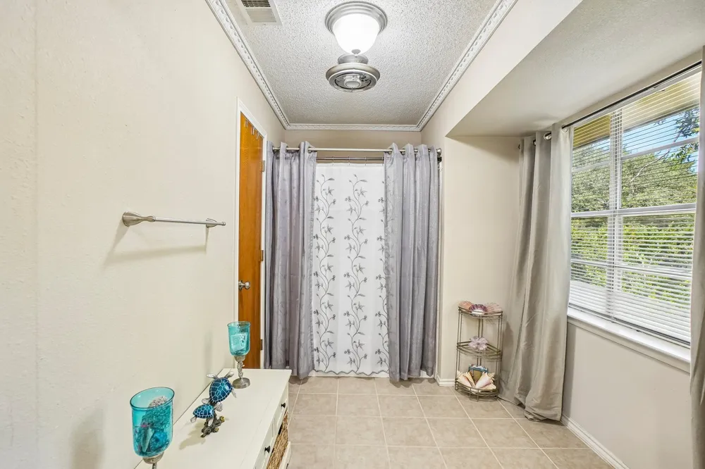 335 Robin Hill Lane Duncanville, TX 75137