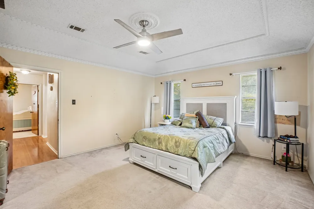 335 Robin Hill Lane Duncanville, TX 75137