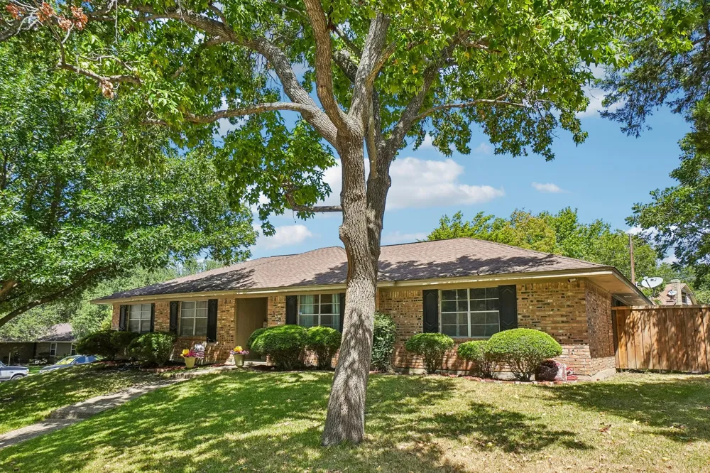 335 Robin Hill Lane Duncanville, TX 75137