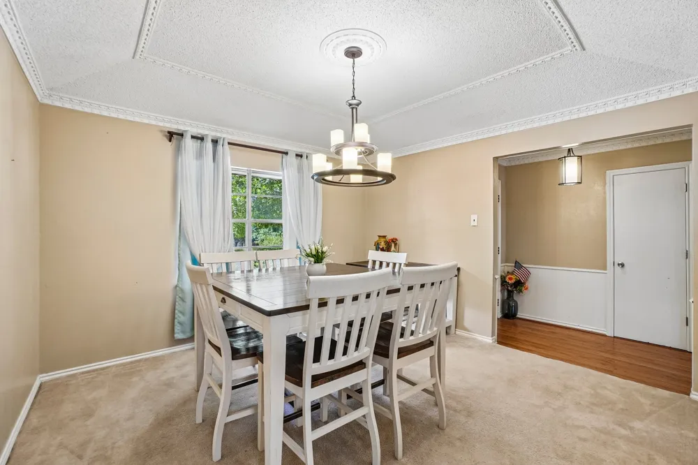 335 Robin Hill Lane Duncanville, TX 75137