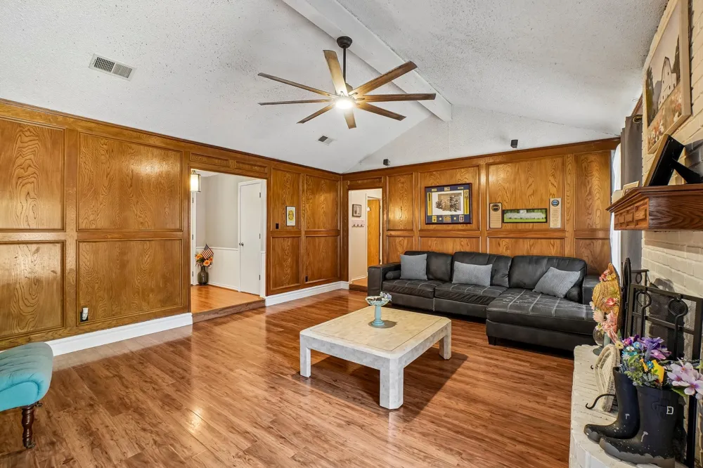 335 Robin Hill Lane Duncanville, TX 75137