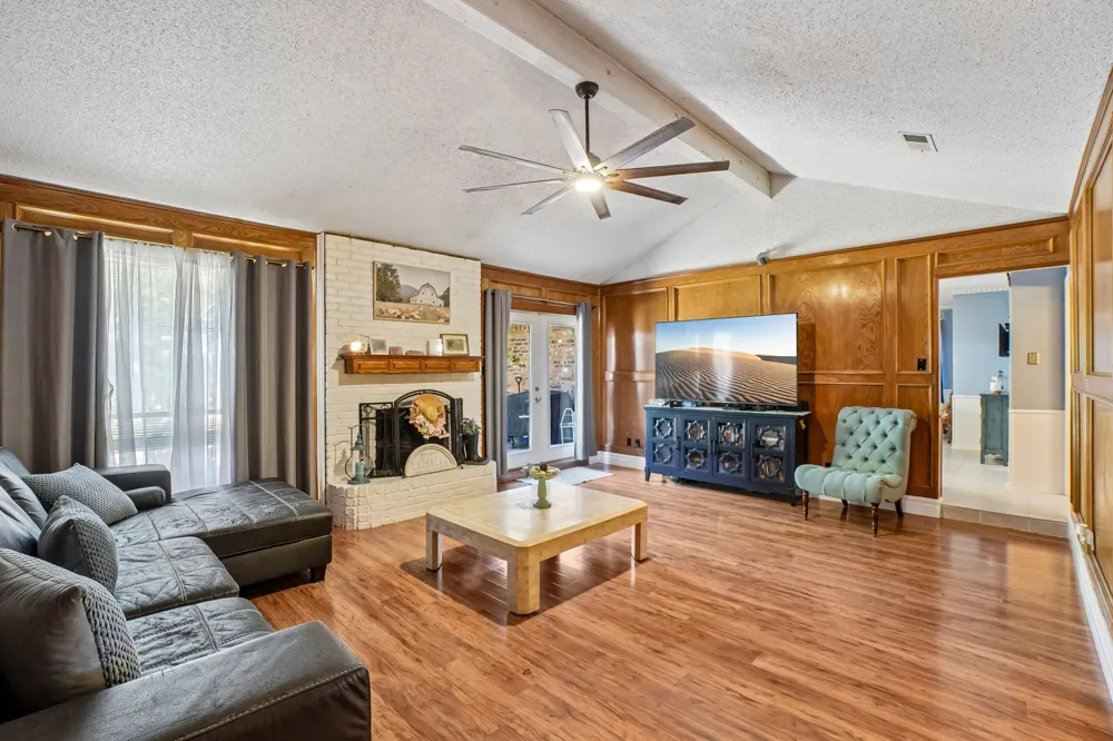 335 Robin Hill Lane Duncanville, TX 75137
