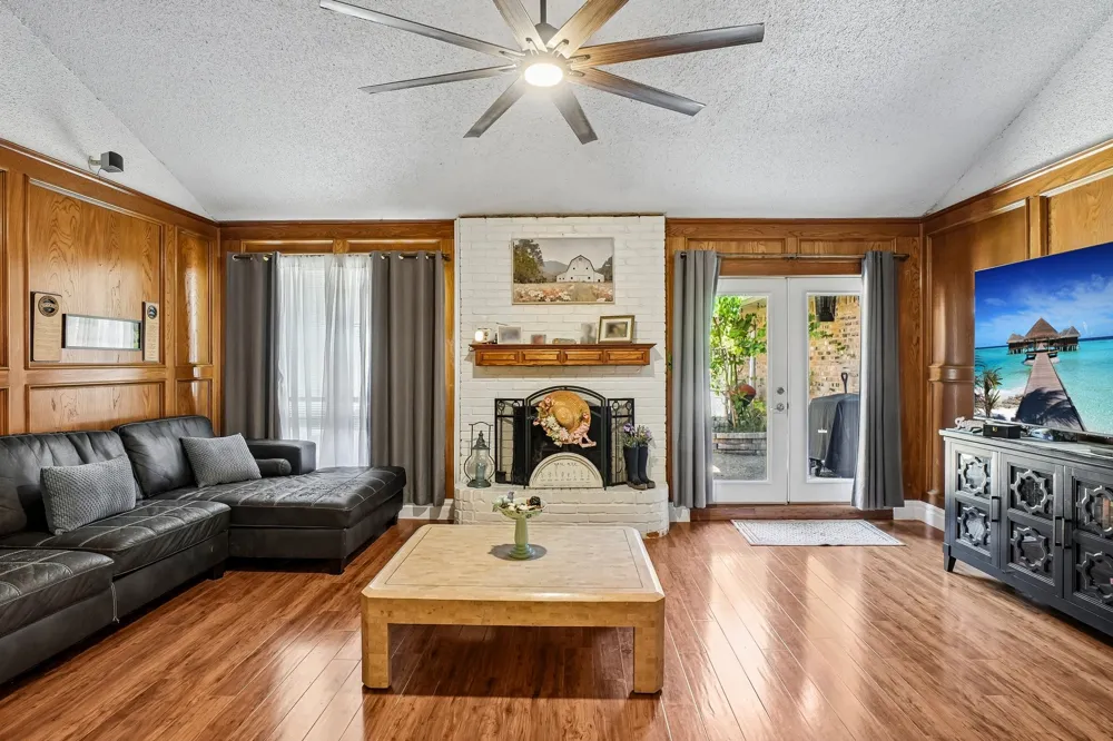 335 Robin Hill Lane Duncanville, TX 75137