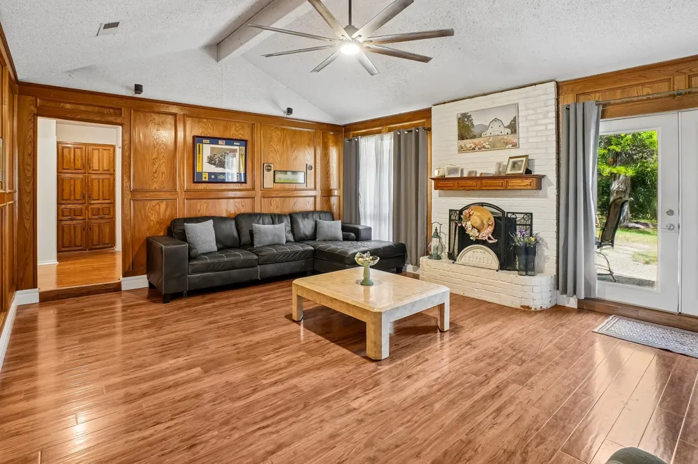 335 Robin Hill Lane Duncanville, TX 75137