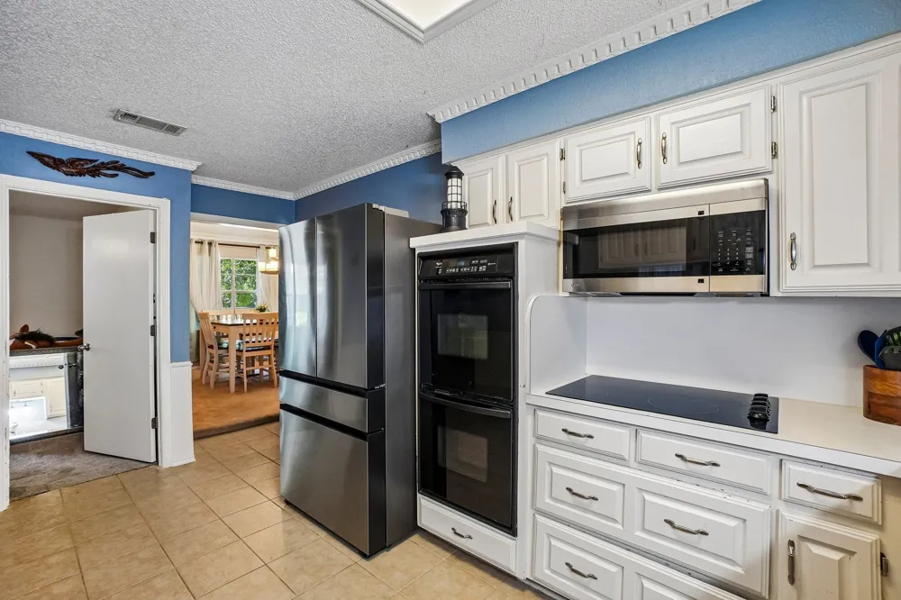 335 Robin Hill Lane Duncanville, TX 75137
