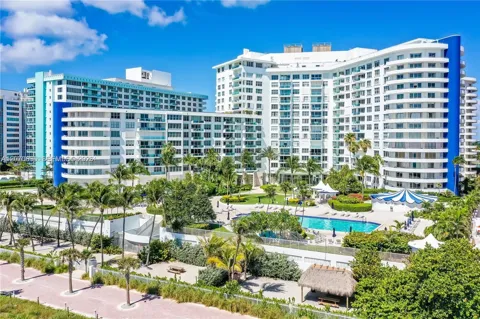 5151 Collins Ave #826