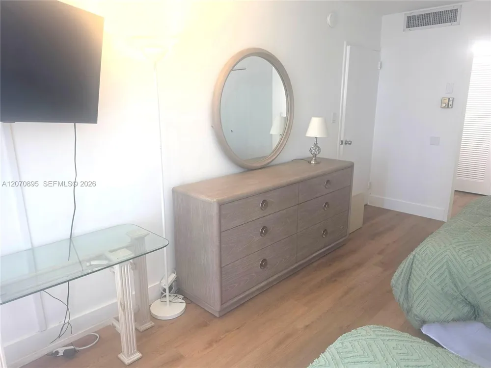 5151 Collins Ave #826 Miami Beach, FL 33140