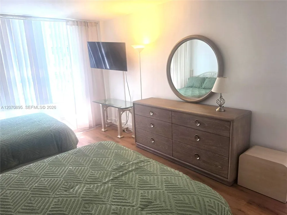 5151 Collins Ave #826 Miami Beach, FL 33140