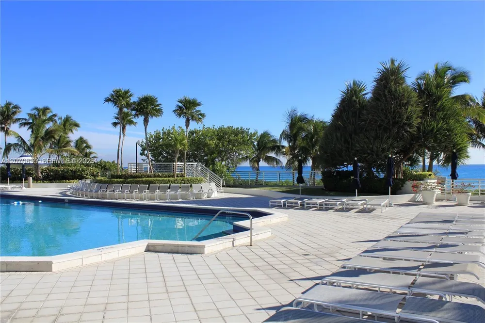 5151 Collins Ave #826 Miami Beach, FL 33140
