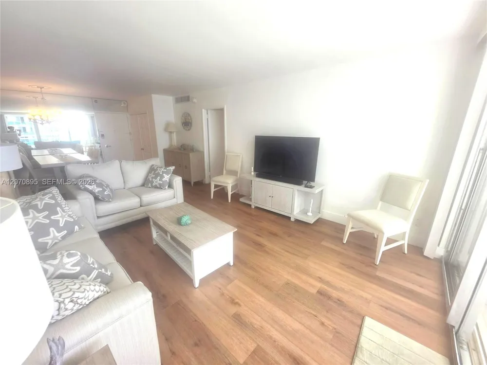 5151 Collins Ave #826 Miami Beach, FL 33140