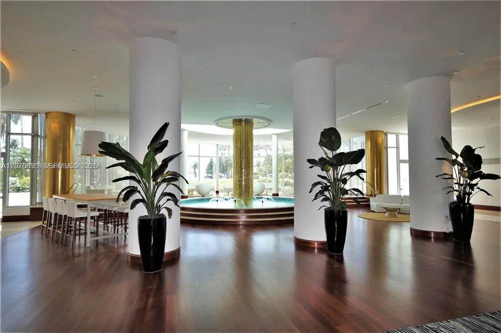 5151 Collins Ave #826 Miami Beach, FL 33140