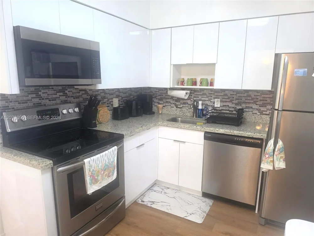 5151 Collins Ave #826 Miami Beach, FL 33140