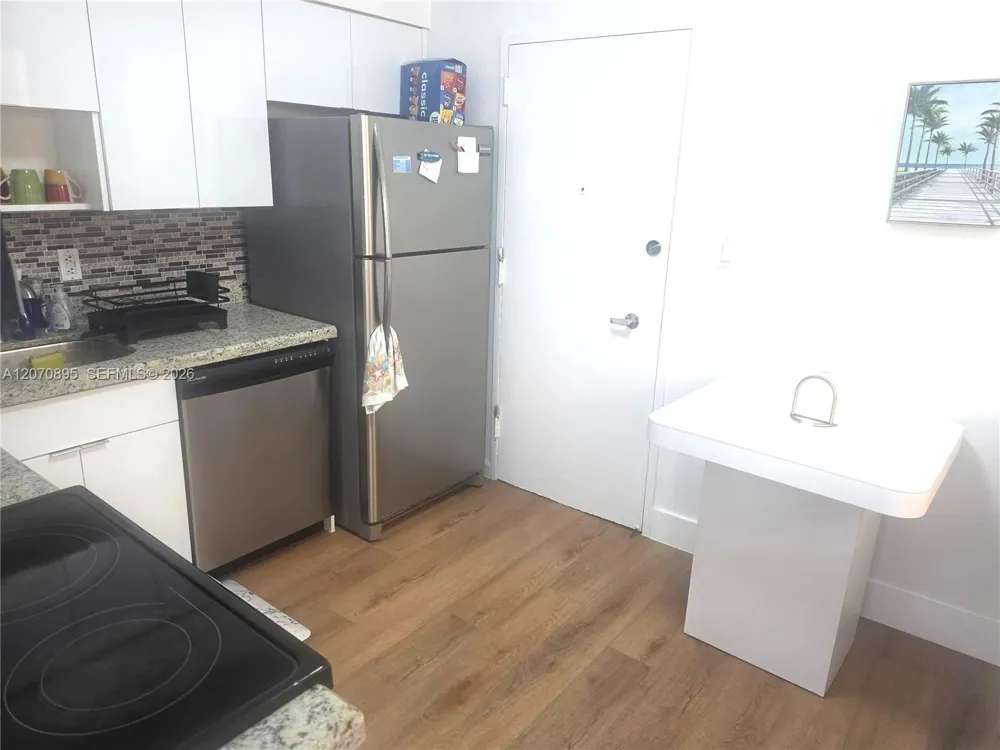 5151 Collins Ave #826 Miami Beach, FL 33140