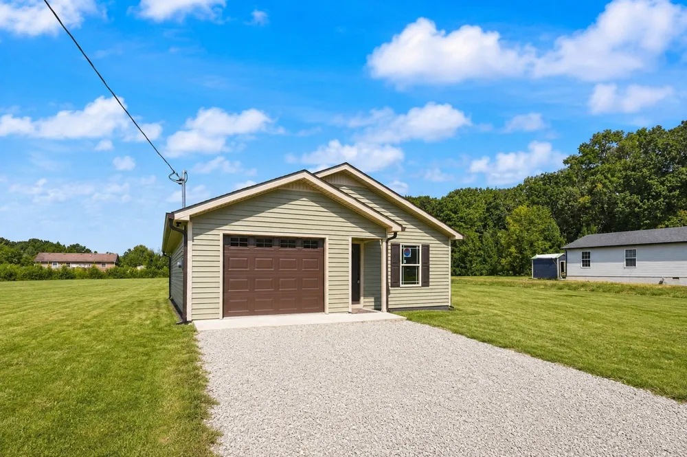 105 N B St Hillsboro, TN 37342