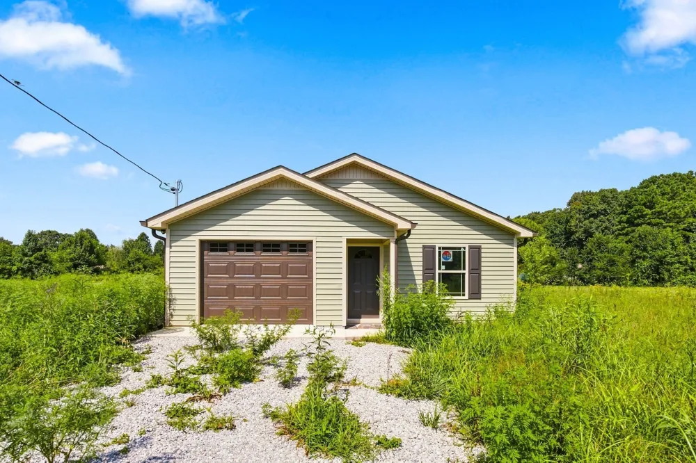 105 N B St Hillsboro, TN 37342