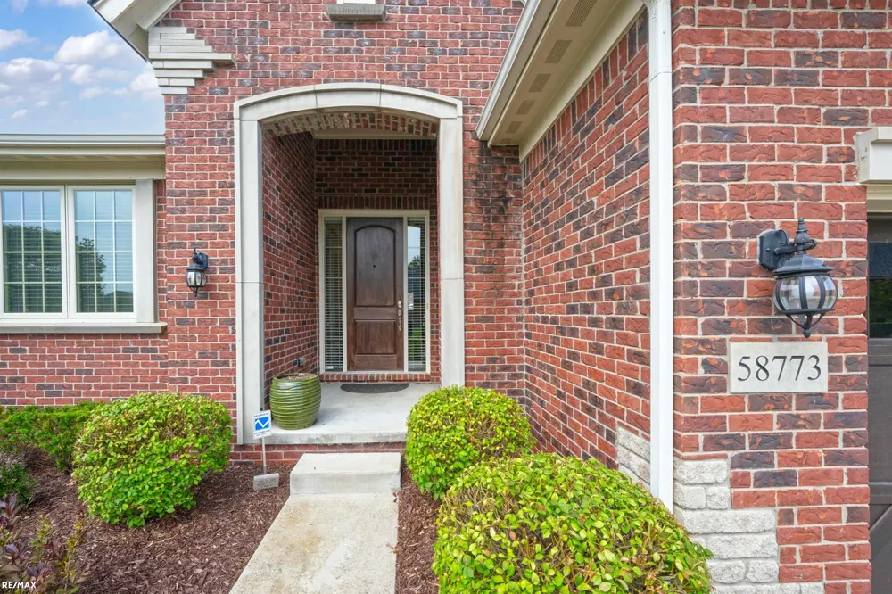 58773 Valley View Dr Drive Washington Township, MI 48094