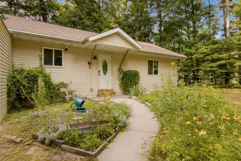 880 Cedar Trail