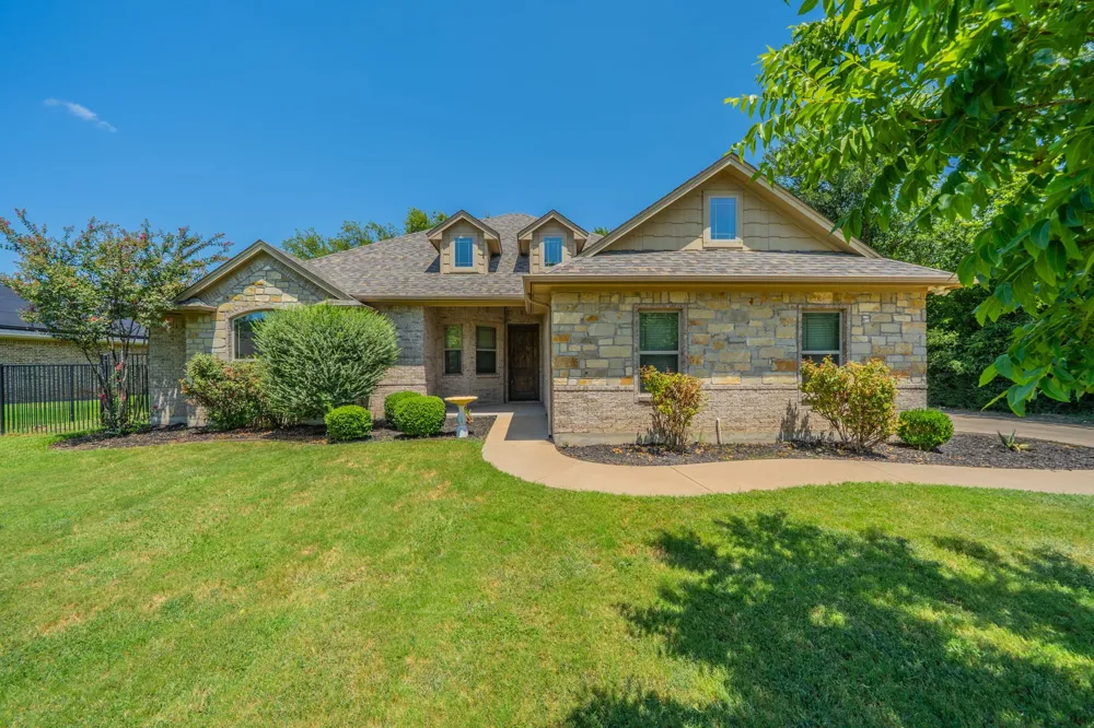 1812 Rockview Drive Granbury, TX 76049