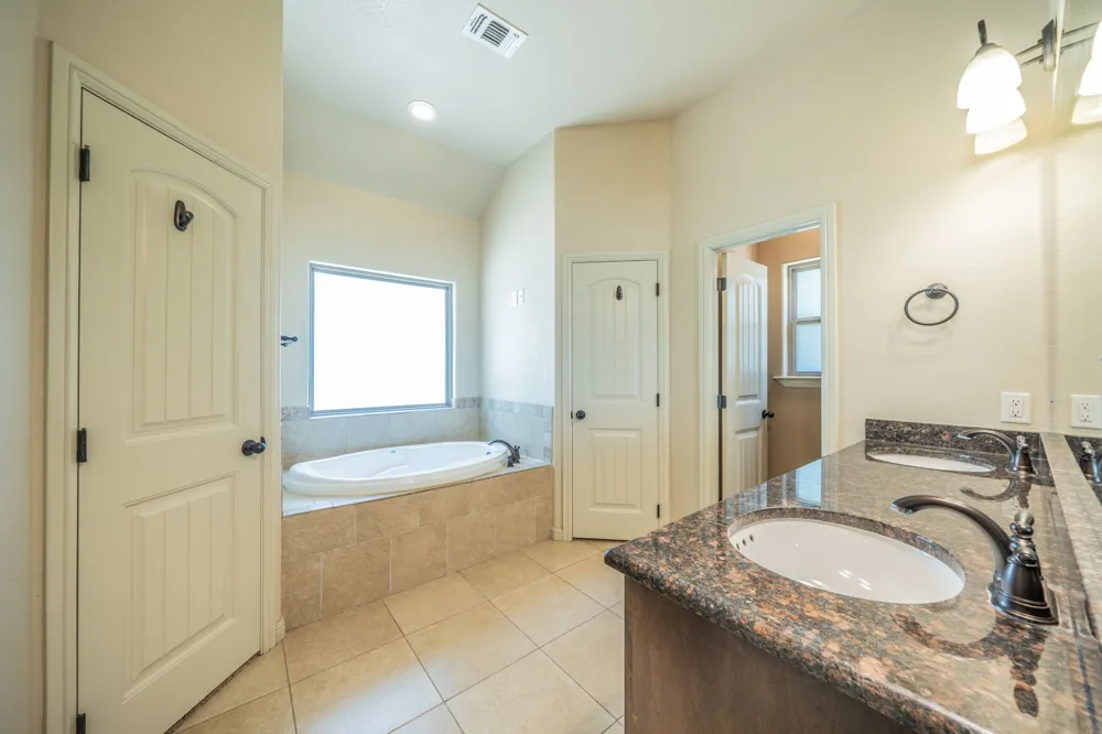 1812 Rockview Drive Granbury, TX 76049