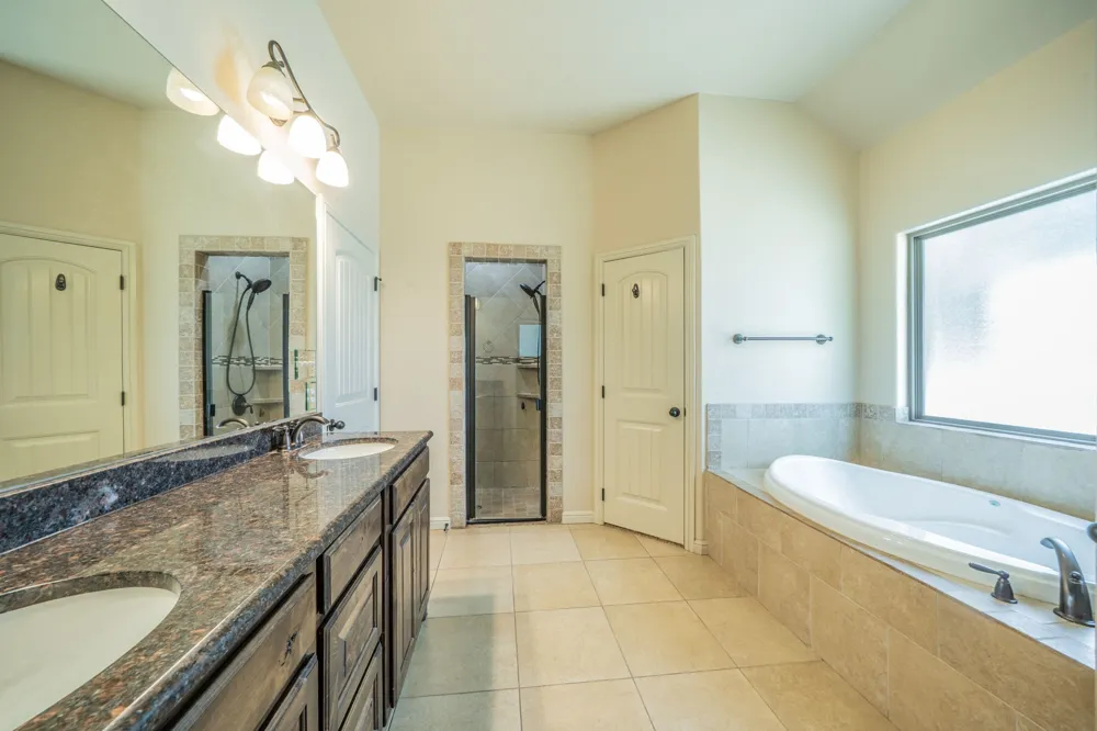 1812 Rockview Drive Granbury, TX 76049