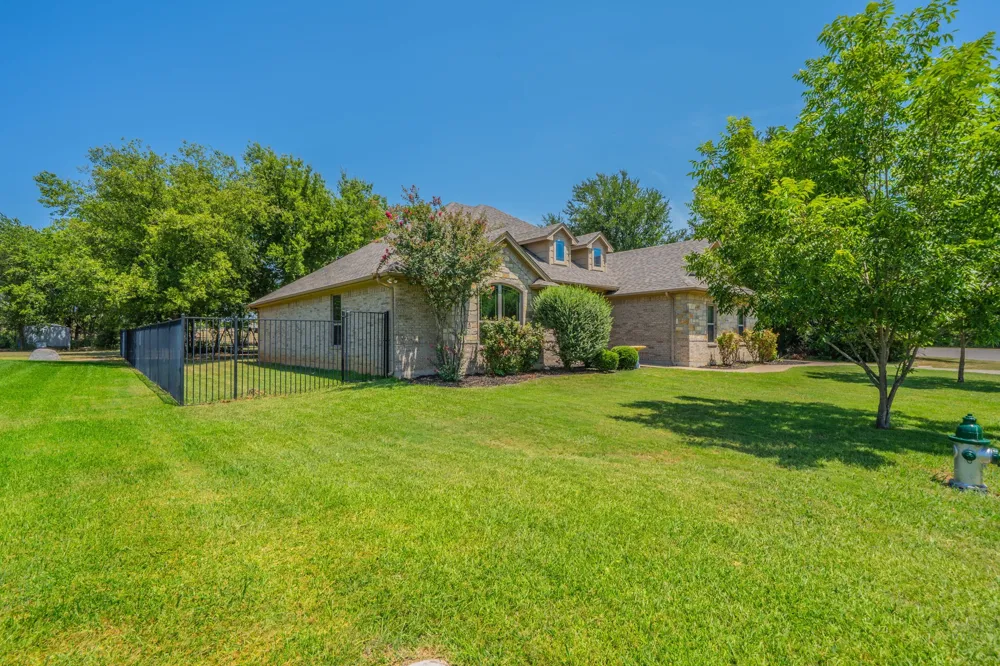 1812 Rockview Drive Granbury, TX 76049