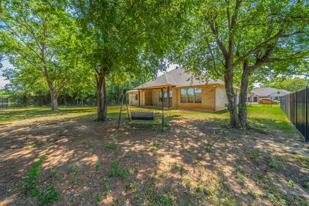 1812 Rockview Drive Granbury, TX 76049