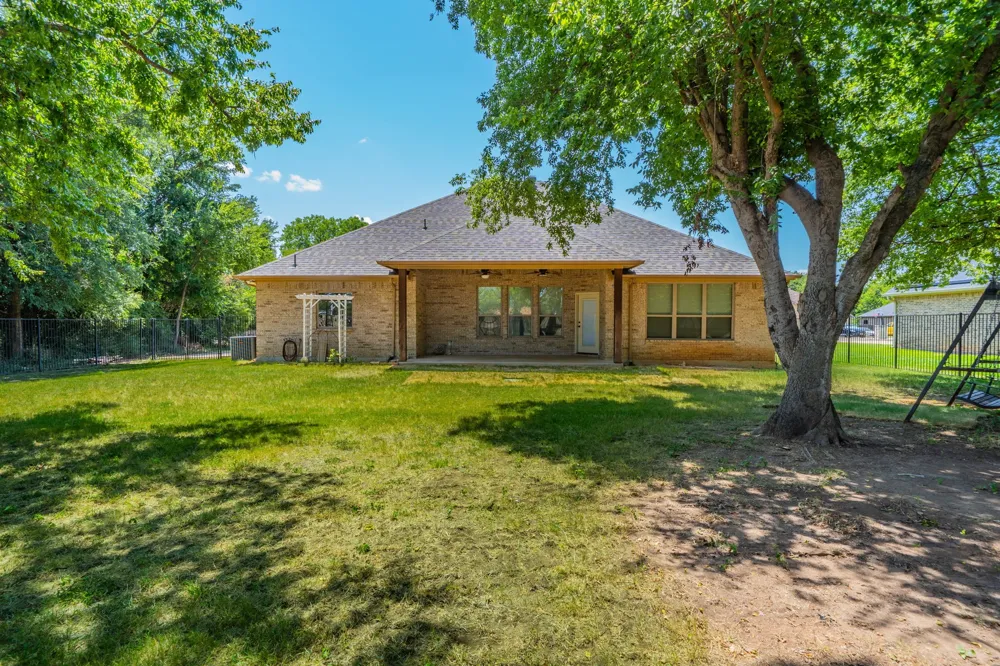 1812 Rockview Drive Granbury, TX 76049