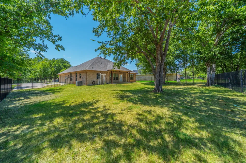 1812 Rockview Drive Granbury, TX 76049