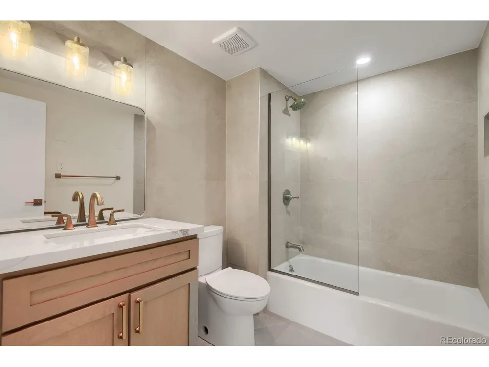 7877 E Mississippi Avenue #706 Denver, CO 80247