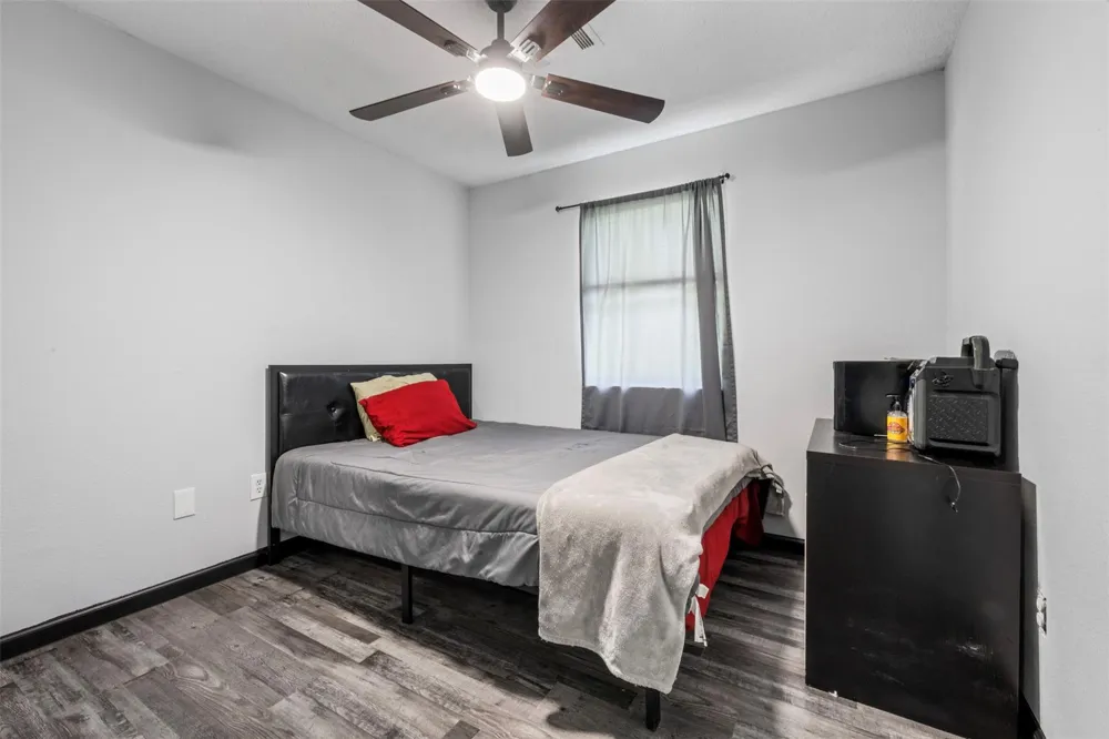 541 Trails End Drive Cleveland, TX 77328
