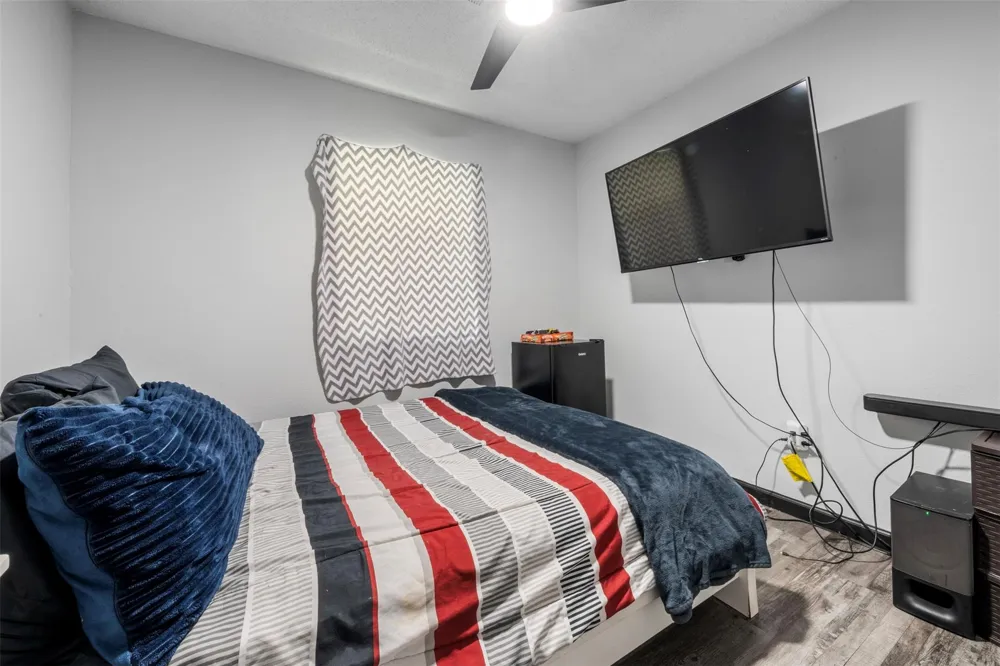 541 Trails End Drive Cleveland, TX 77328
