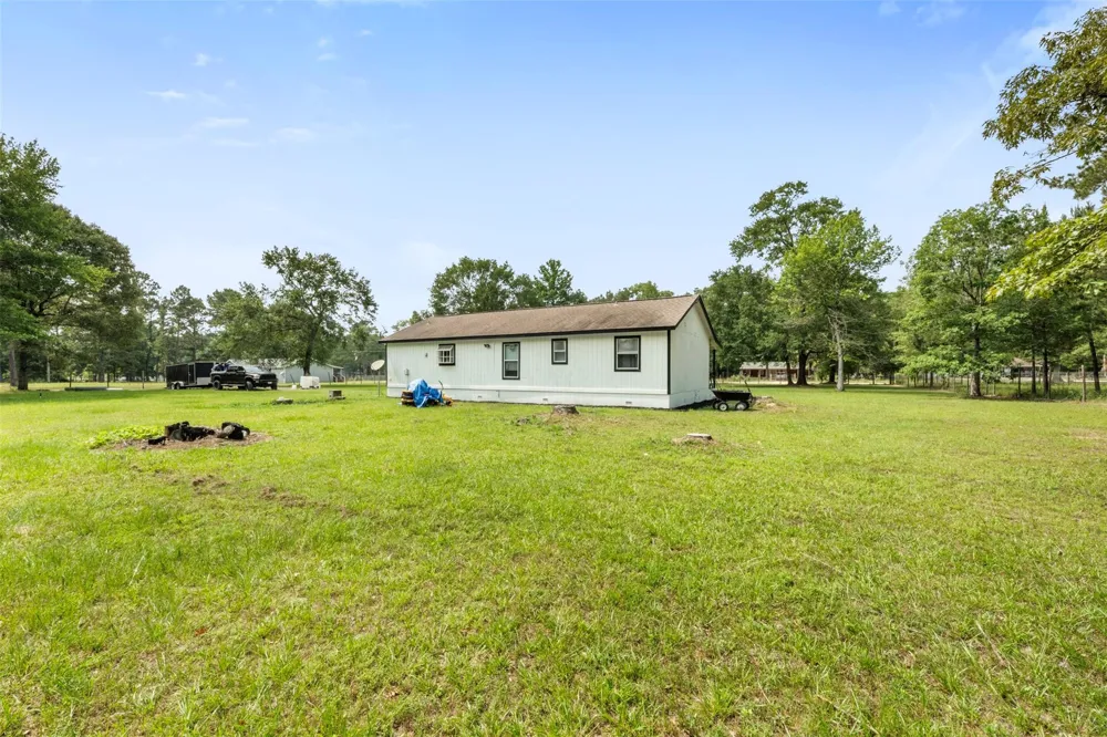 541 Trails End Drive Cleveland, TX 77328