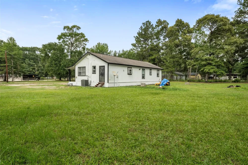 541 Trails End Drive Cleveland, TX 77328