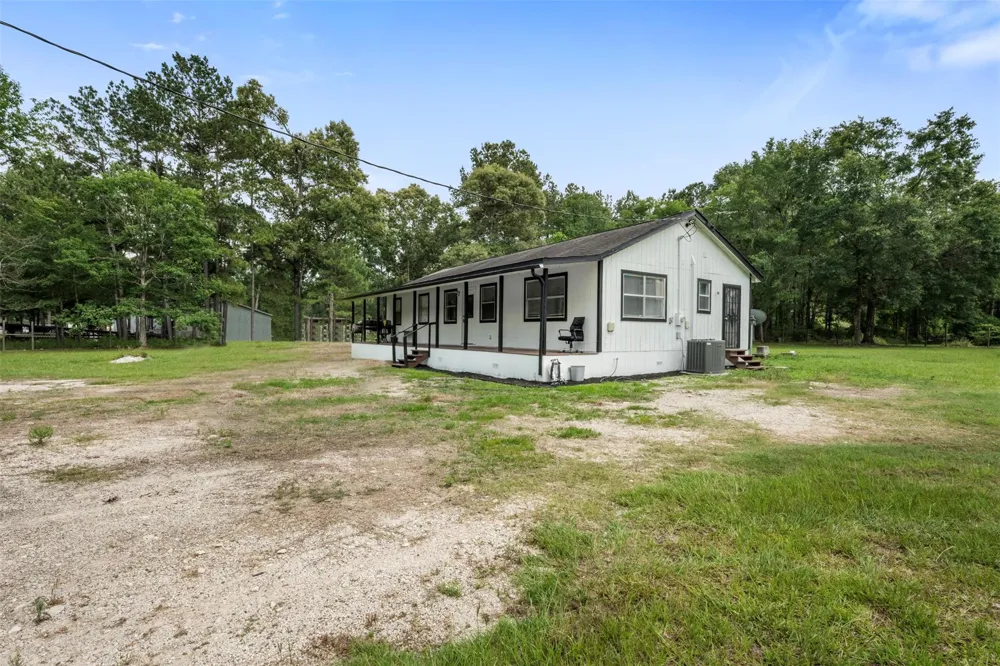 541 Trails End Drive Cleveland, TX 77328