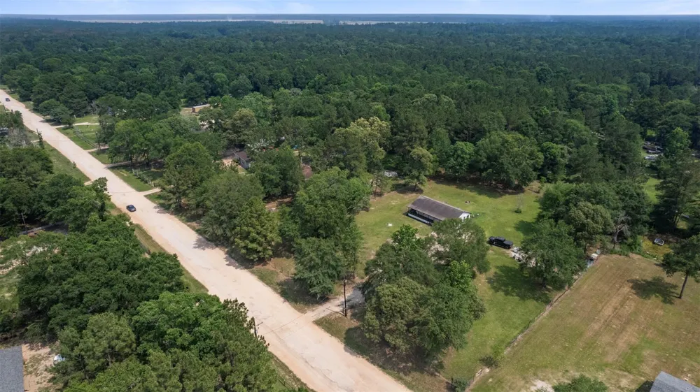 541 Trails End Drive Cleveland, TX 77328