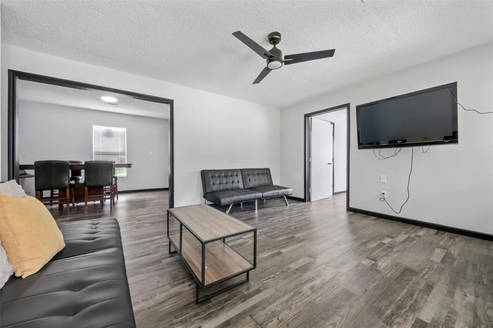 541 Trails End Drive Cleveland, TX 77328