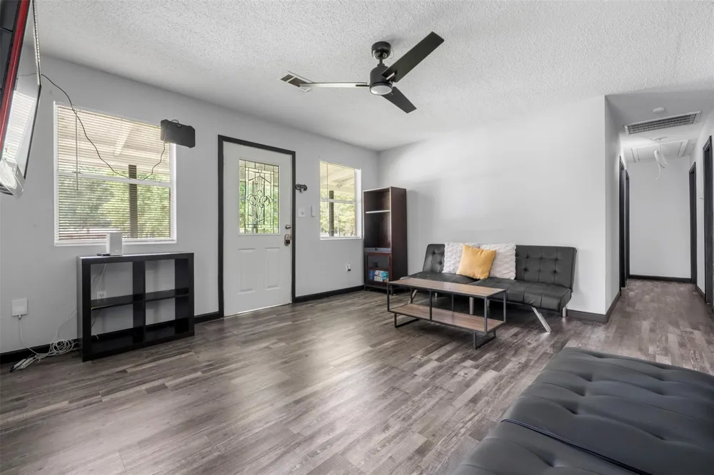 541 Trails End Drive Cleveland, TX 77328