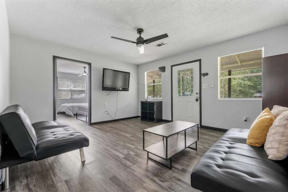 541 Trails End Drive Cleveland, TX 77328