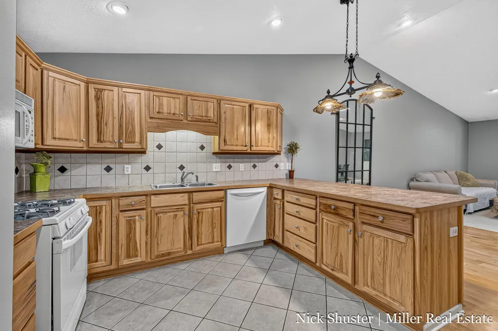 712 Riverwalk Street #11 Hastings, MI 49058