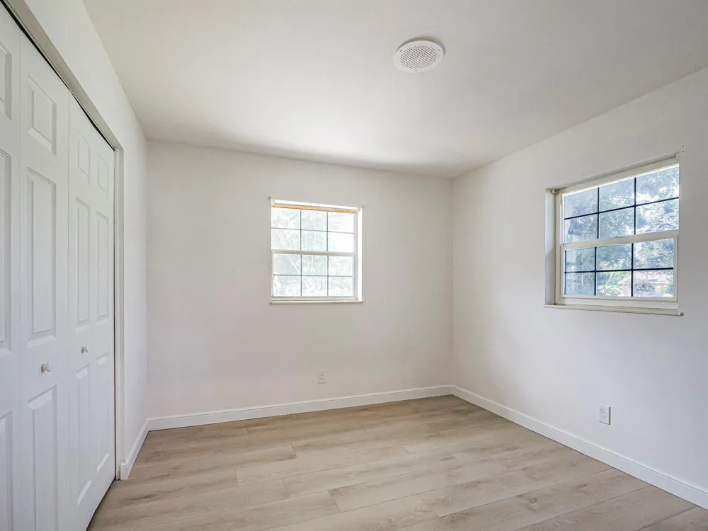 2075 37TH AVENUE #B Vero Beach, FL 32960