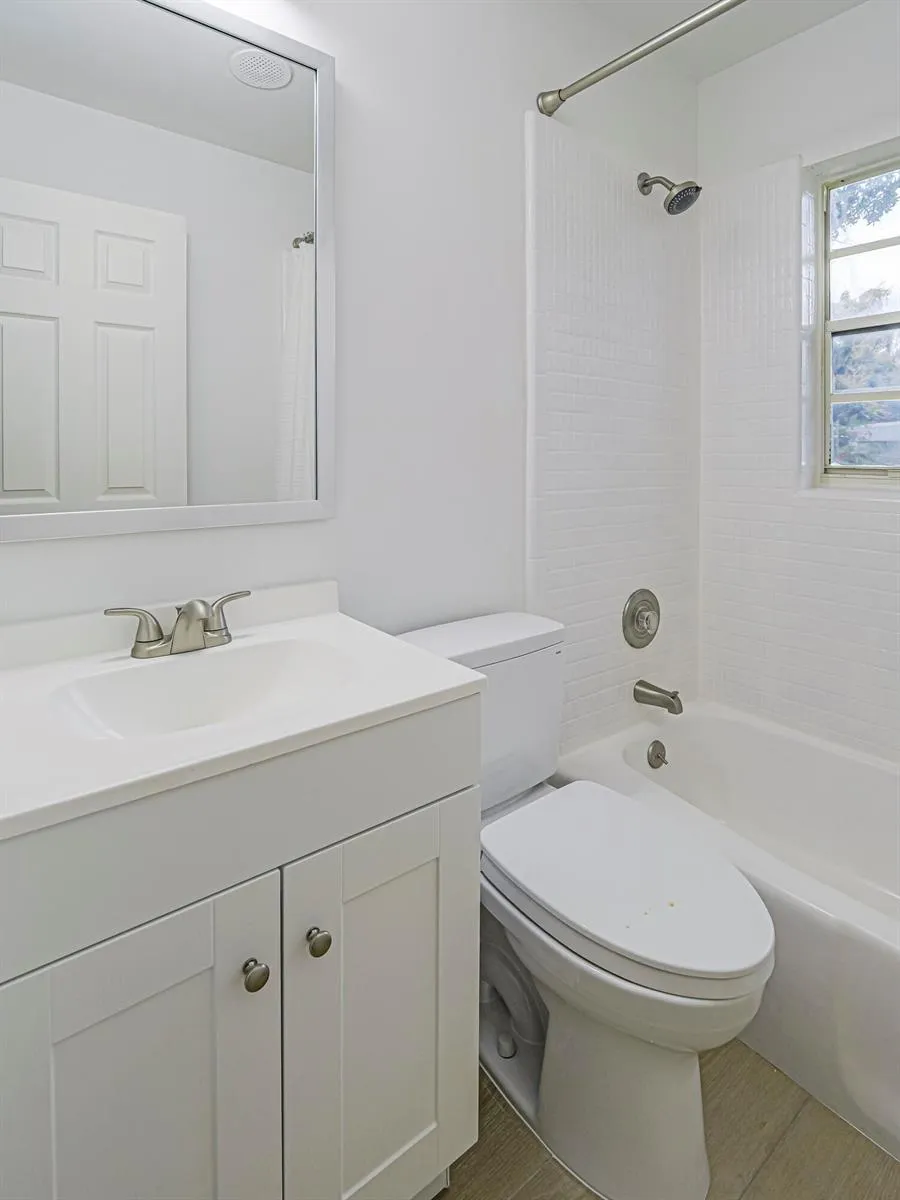 2075 37TH AVENUE #B Vero Beach, FL 32960