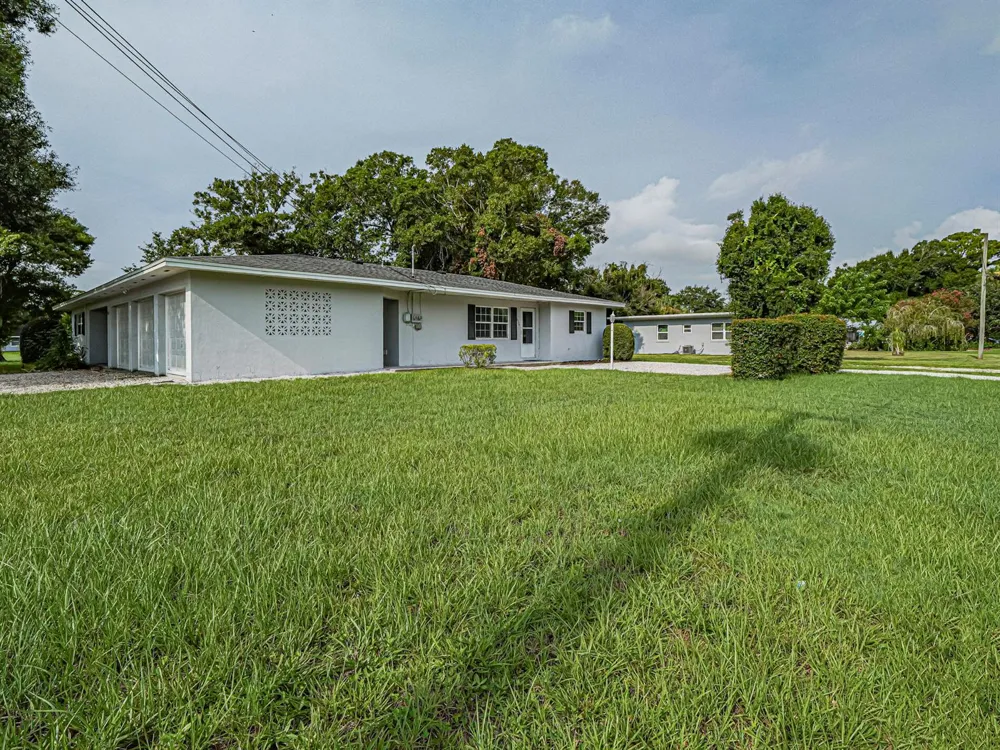 2075 37TH AVENUE #B Vero Beach, FL 32960