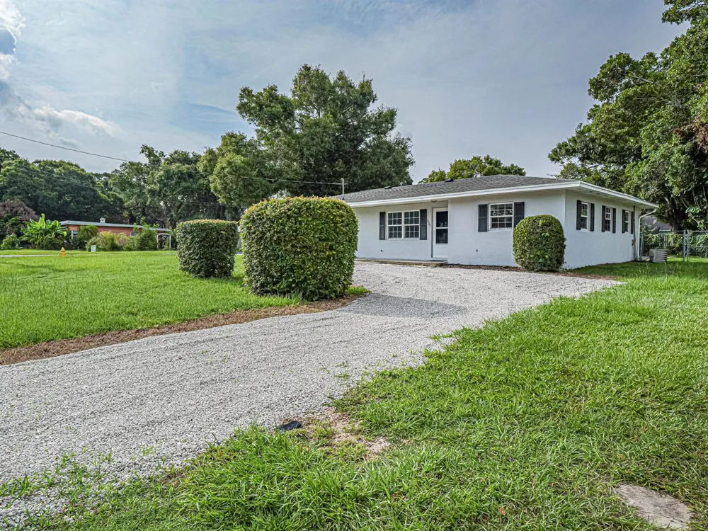 2075 37TH AVENUE #B Vero Beach, FL 32960